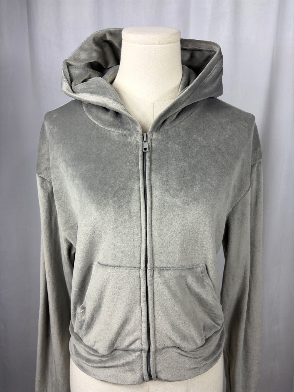 Limited Edition SKIMS Velour Tracksuit Hoodie with Jogger Sweats in Smoke.‎ - Picture 6 of 16
